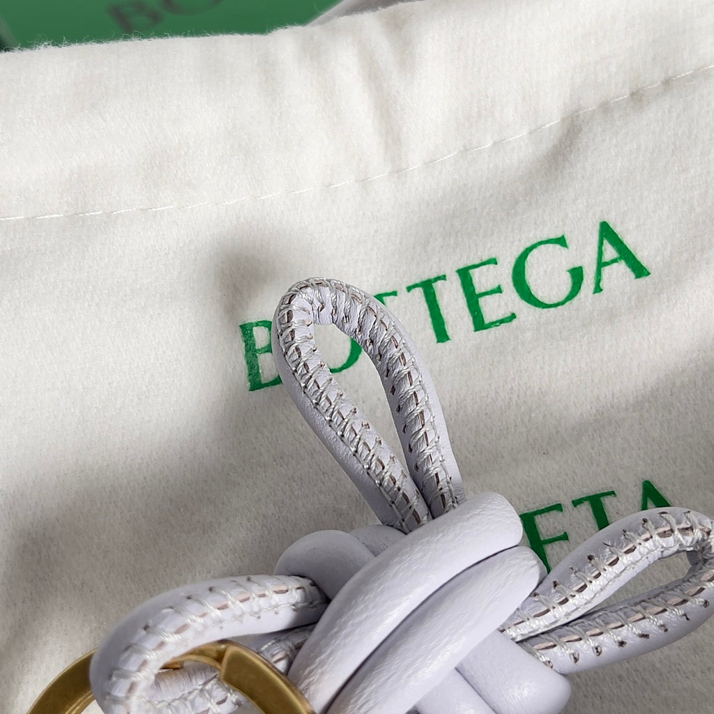 Bottega Veneta Silver Designer Handbag Edition 156 - detail image 3
