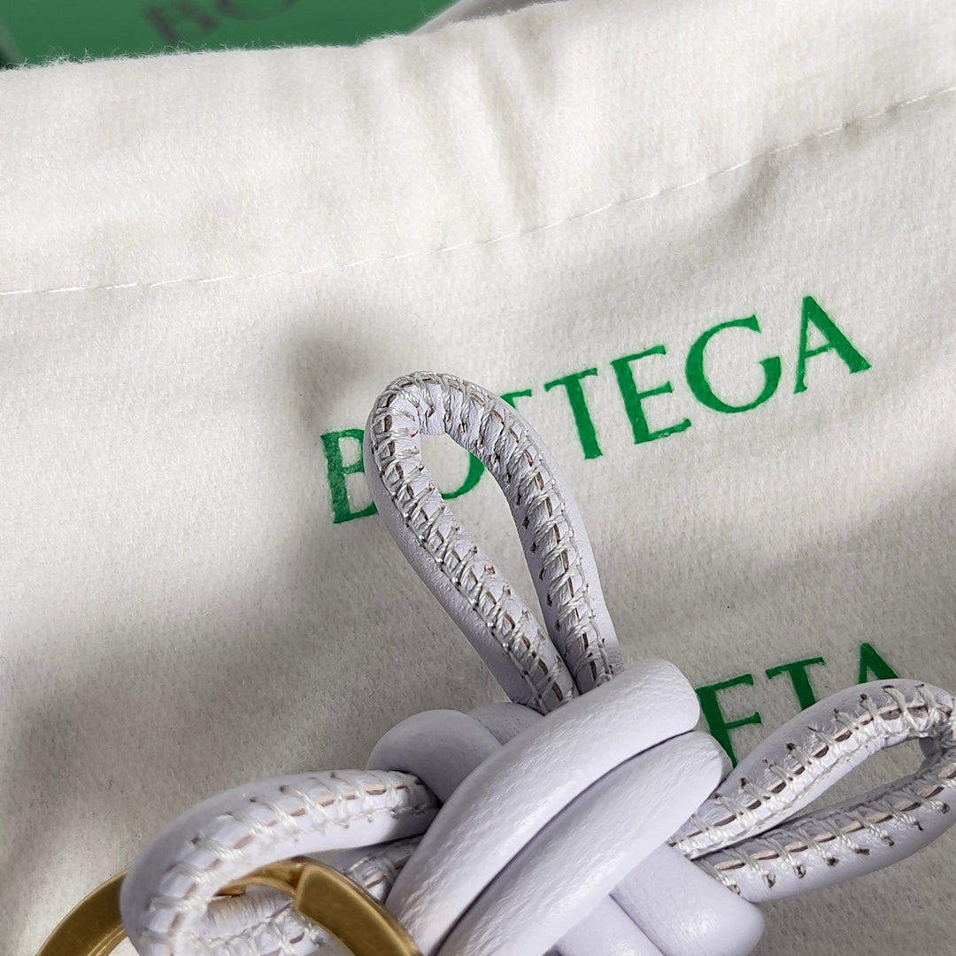 Bottega Veneta Silver Designer Handbag Edition 156 - detail image 3