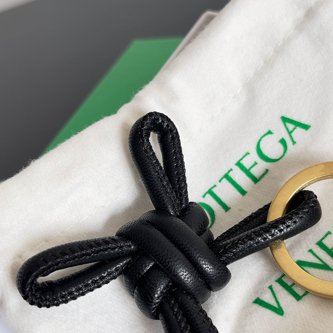 Bottega Veneta Black Designer Handbag Edition 847 - detail image 3