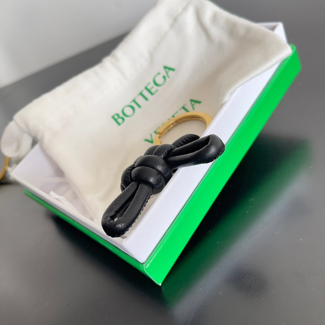 Bottega Veneta Black Designer Handbag Edition 847 - detail image 5