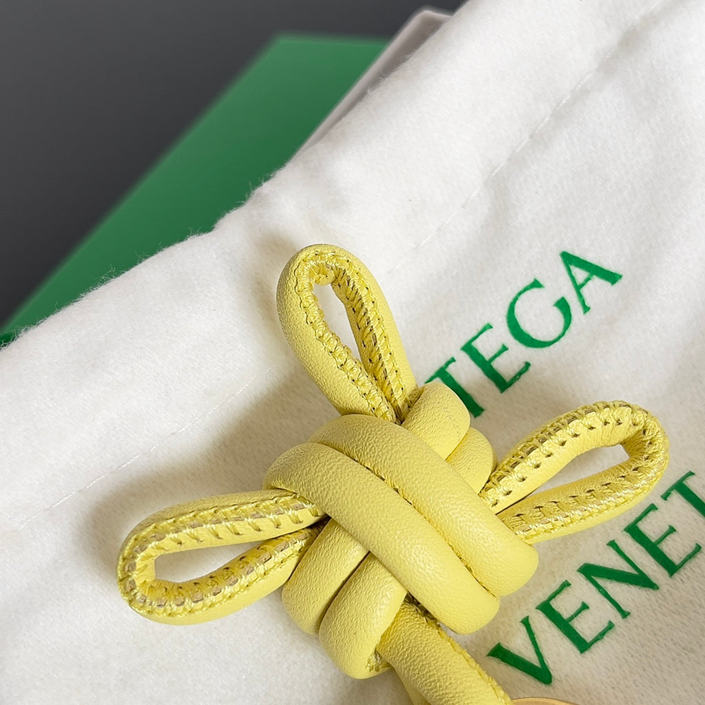 Bottega Veneta Silver Designer Handbag Edition 153 - detail image 3