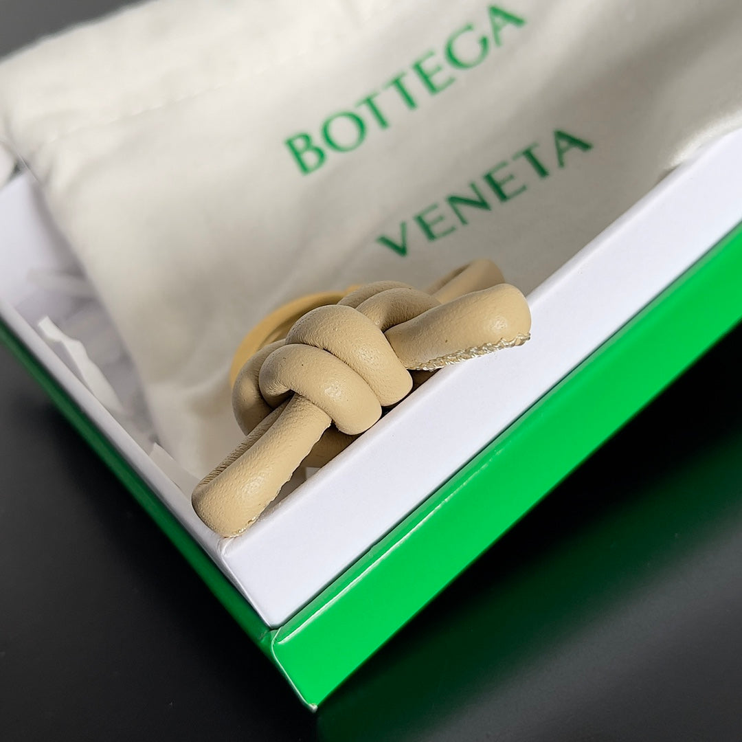 Bottega Veneta Silver Designer Handbag Edition 151 - detail image 5