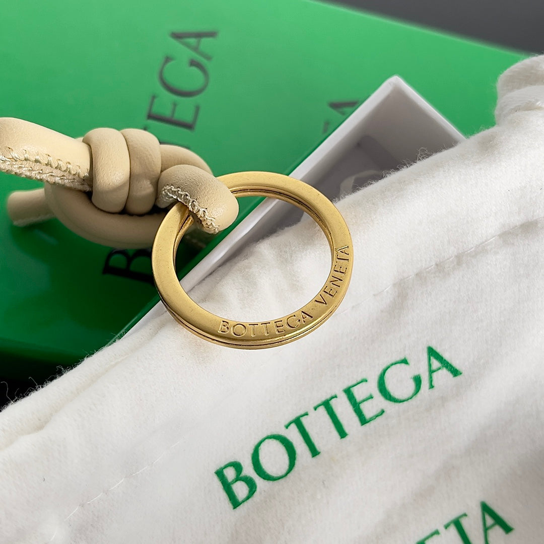 Bottega Veneta Silver Designer Handbag Edition 151 - detail image 6
