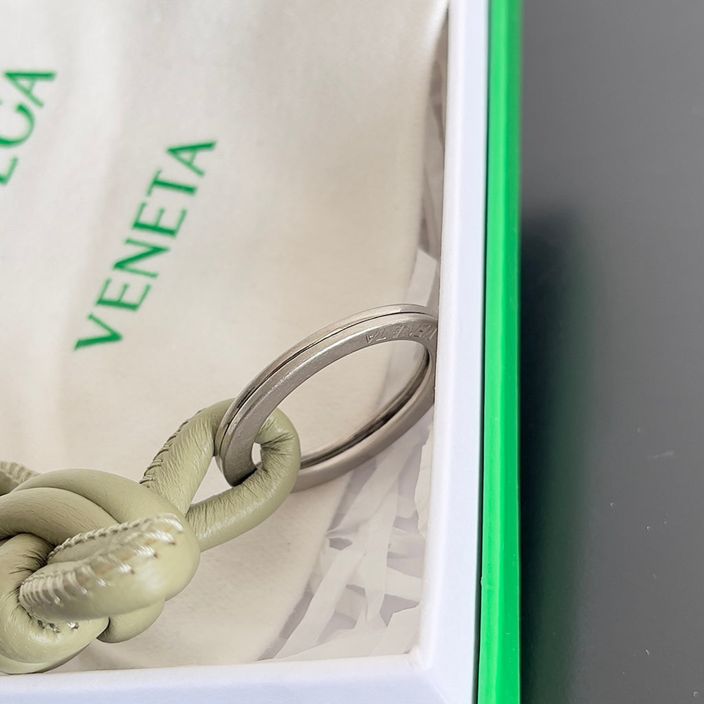 Bottega Veneta Silver Designer Handbag Edition 147 - detail image 4