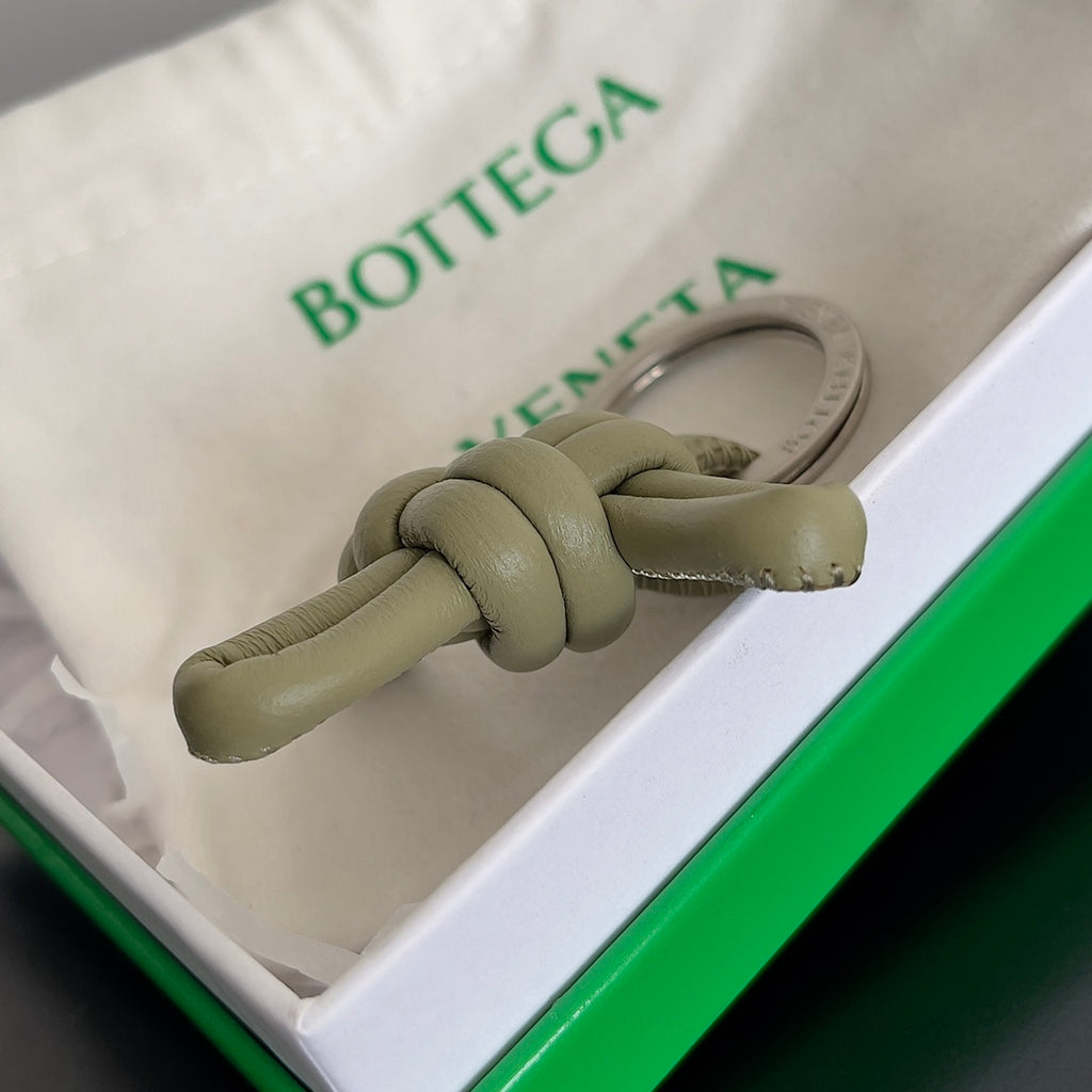 Bottega Veneta Silver Designer Handbag Edition 147 - detail image 5