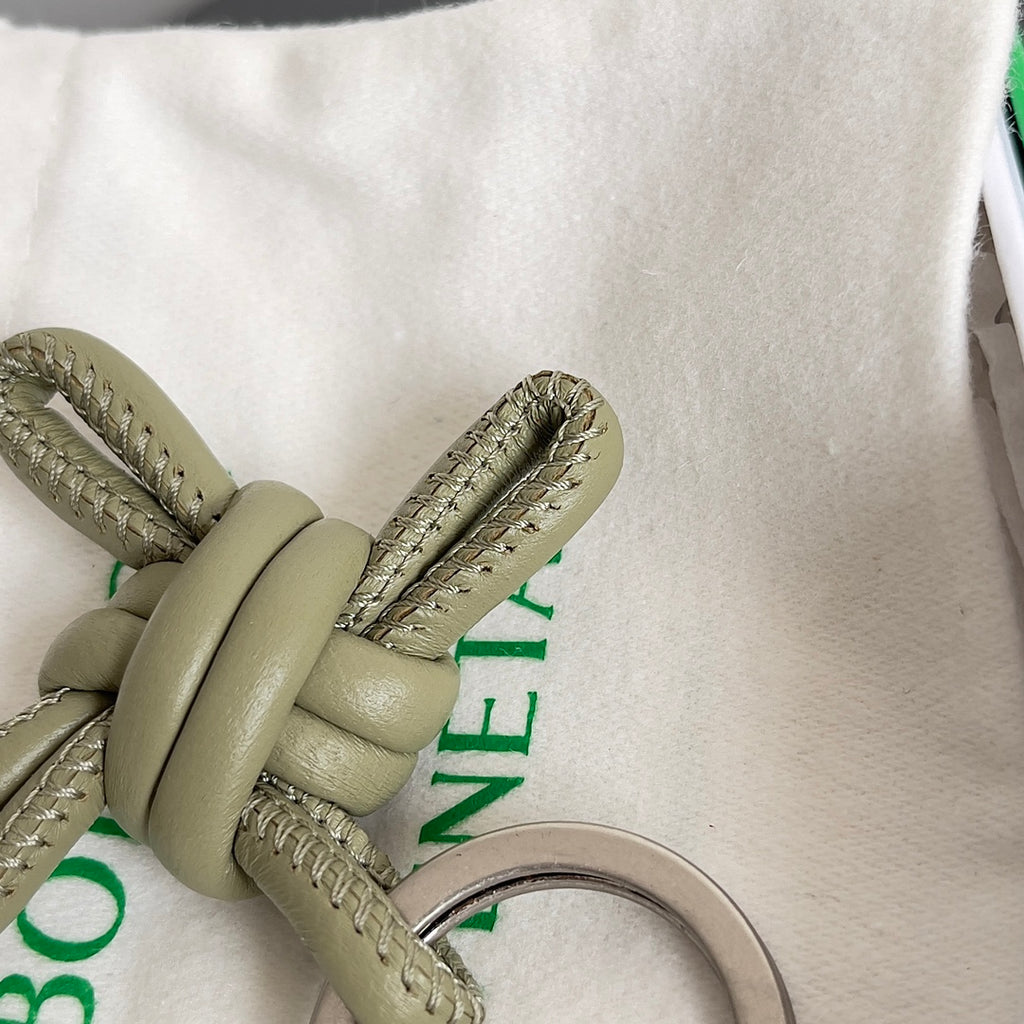 Bottega Veneta Silver Designer Handbag Edition 147 - detail image 3