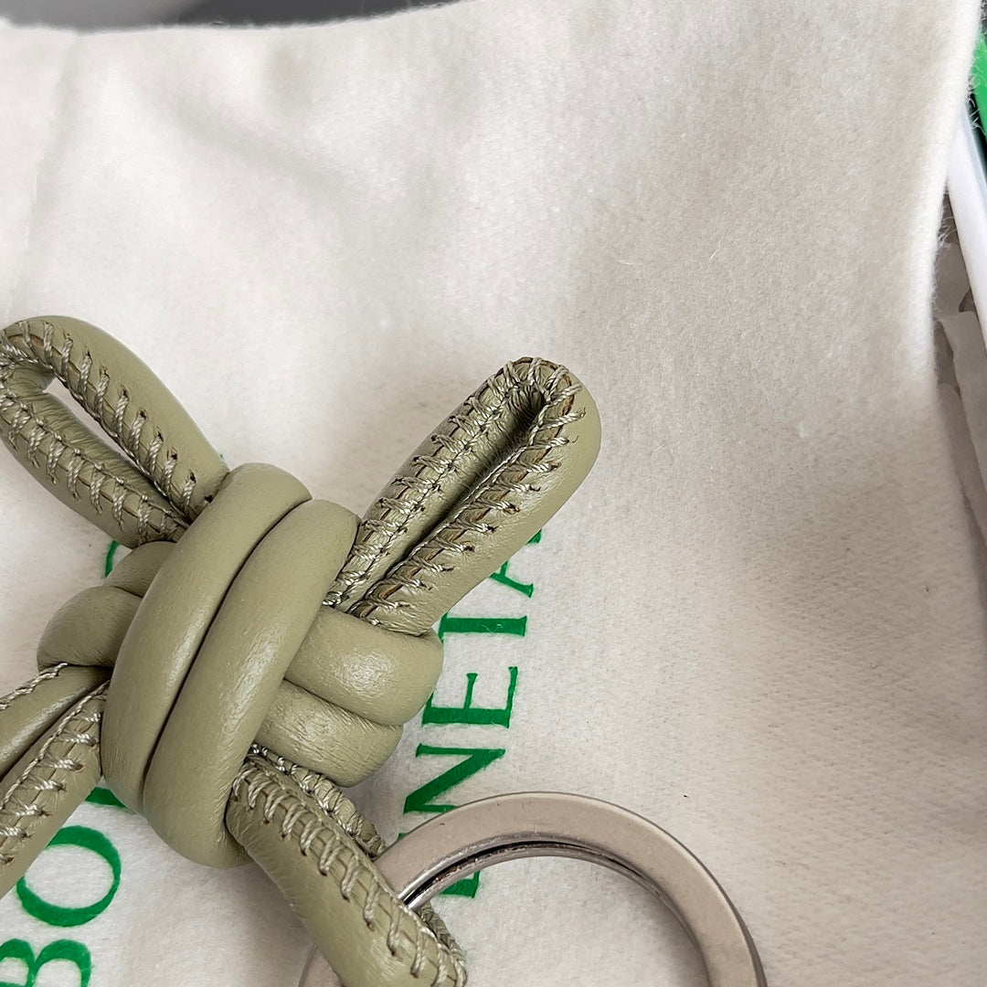 Bottega Veneta Silver Designer Handbag Edition 147 - detail image 3