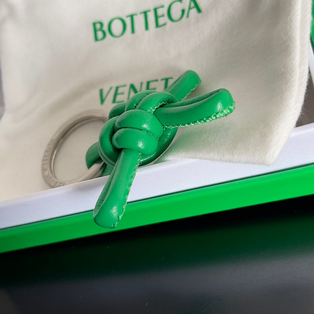 Bottega Veneta Silver Designer Handbag Edition 145 - detail image 5