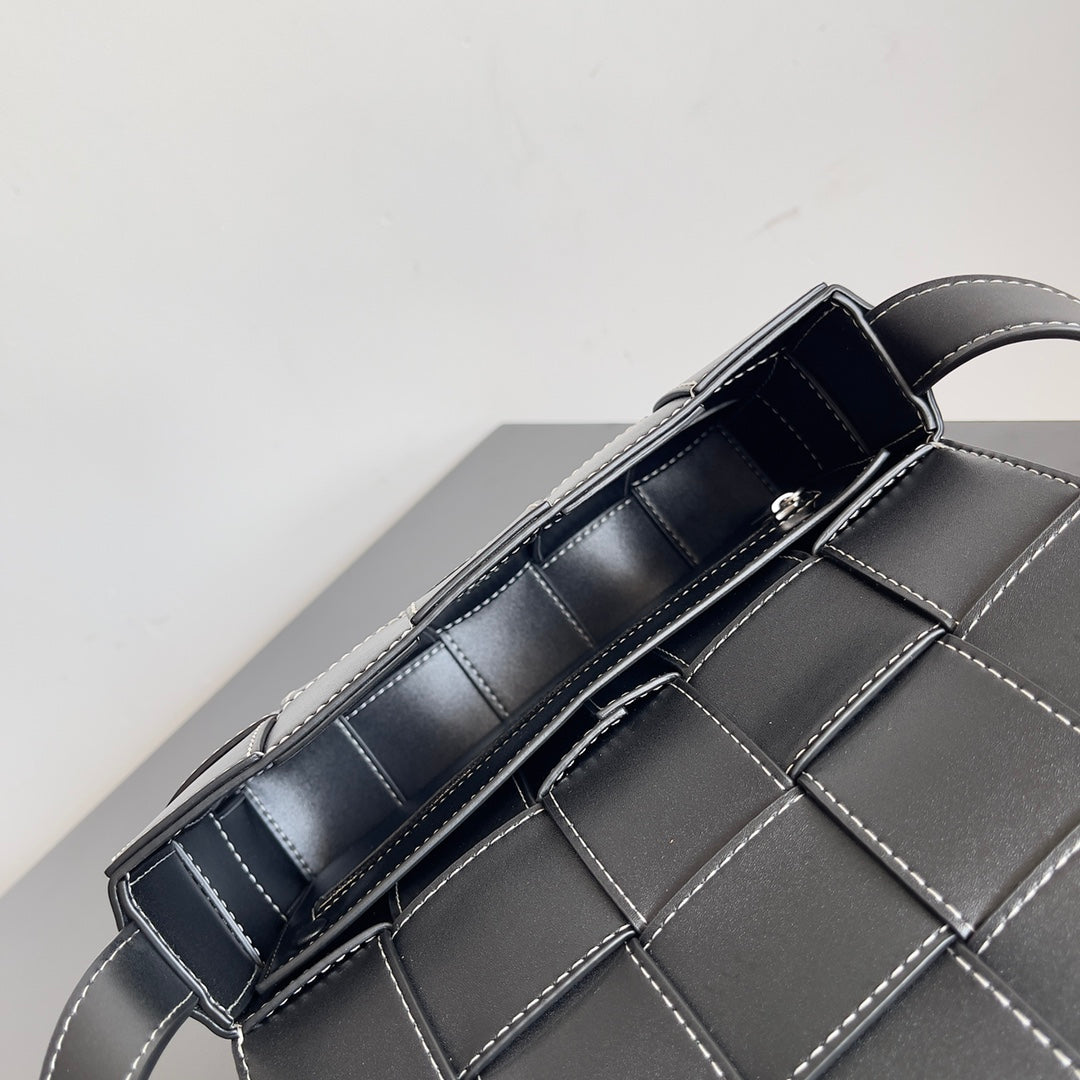 Bottega Veneta 758105 Black Designer Handbag - detail image 9