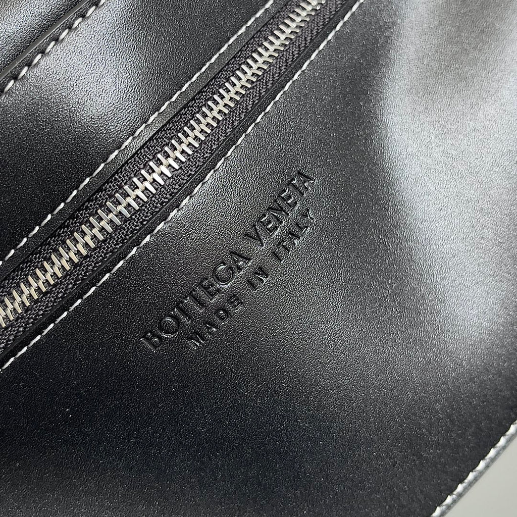 Bottega Veneta 758105 Black Designer Handbag - detail image 8
