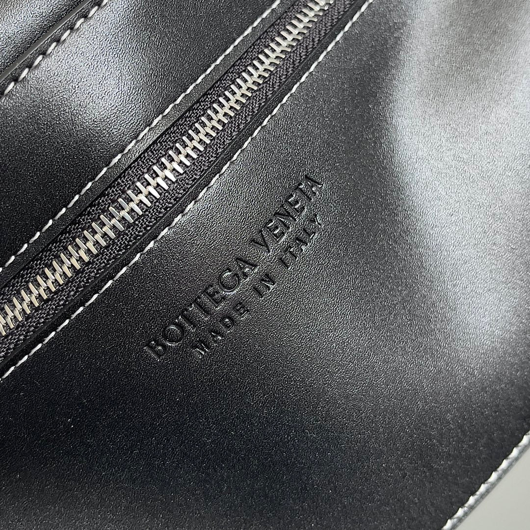 Bottega Veneta 758105 Black Designer Handbag - detail image 8