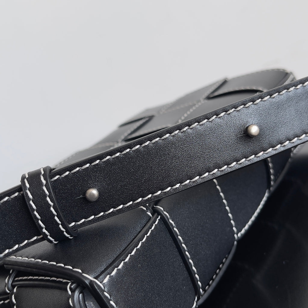 Bottega Veneta 758105 Black Designer Handbag - detail image 5