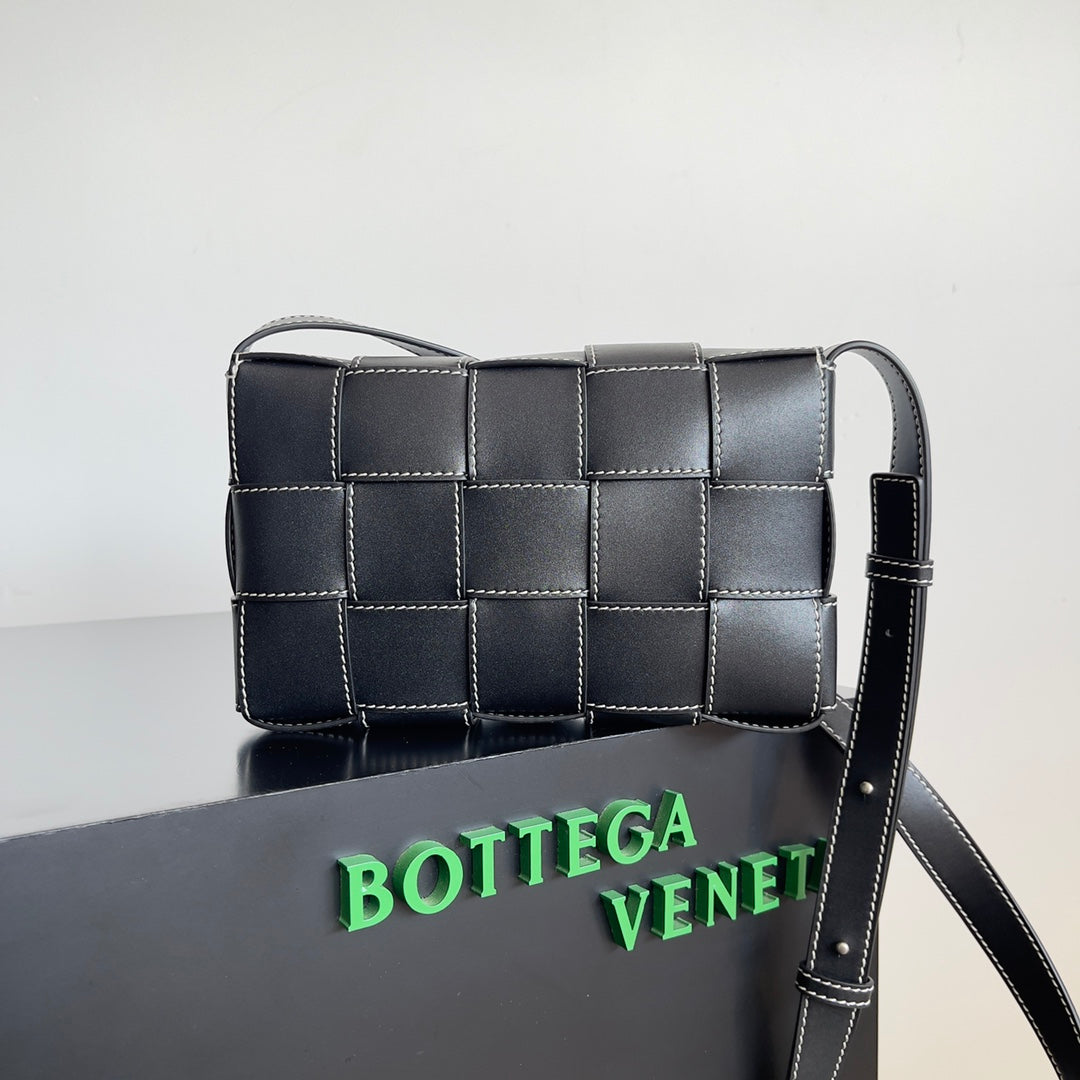 Bottega Veneta 758105 Black Designer Handbag - detail image 2