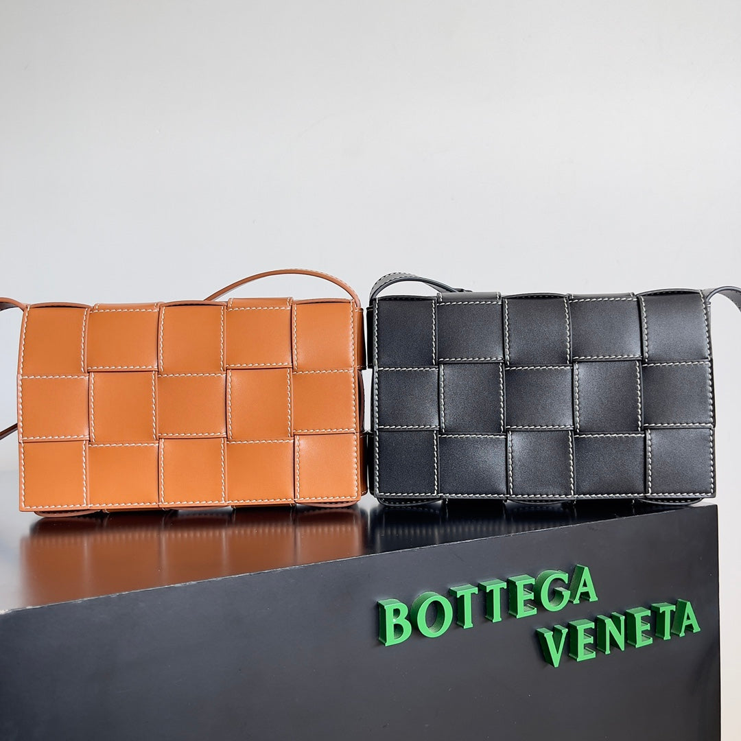 Bottega Veneta Orange Designer Handbag Edition 49
