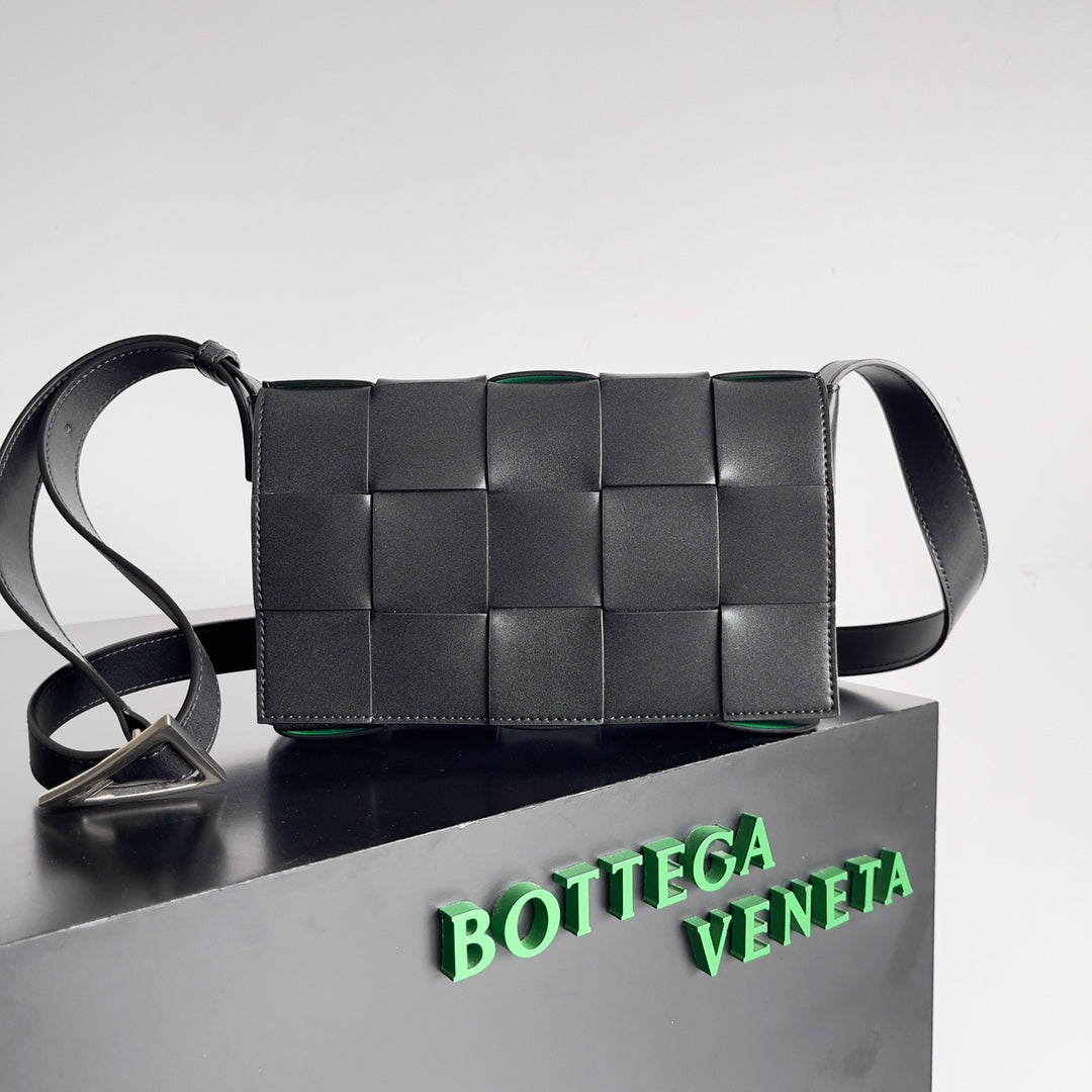 Bottega Veneta 708768 Black Designer Handbag Edition 4