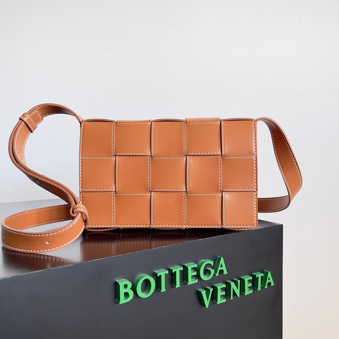 Bottega Veneta Orange Designer Handbag Edition 50