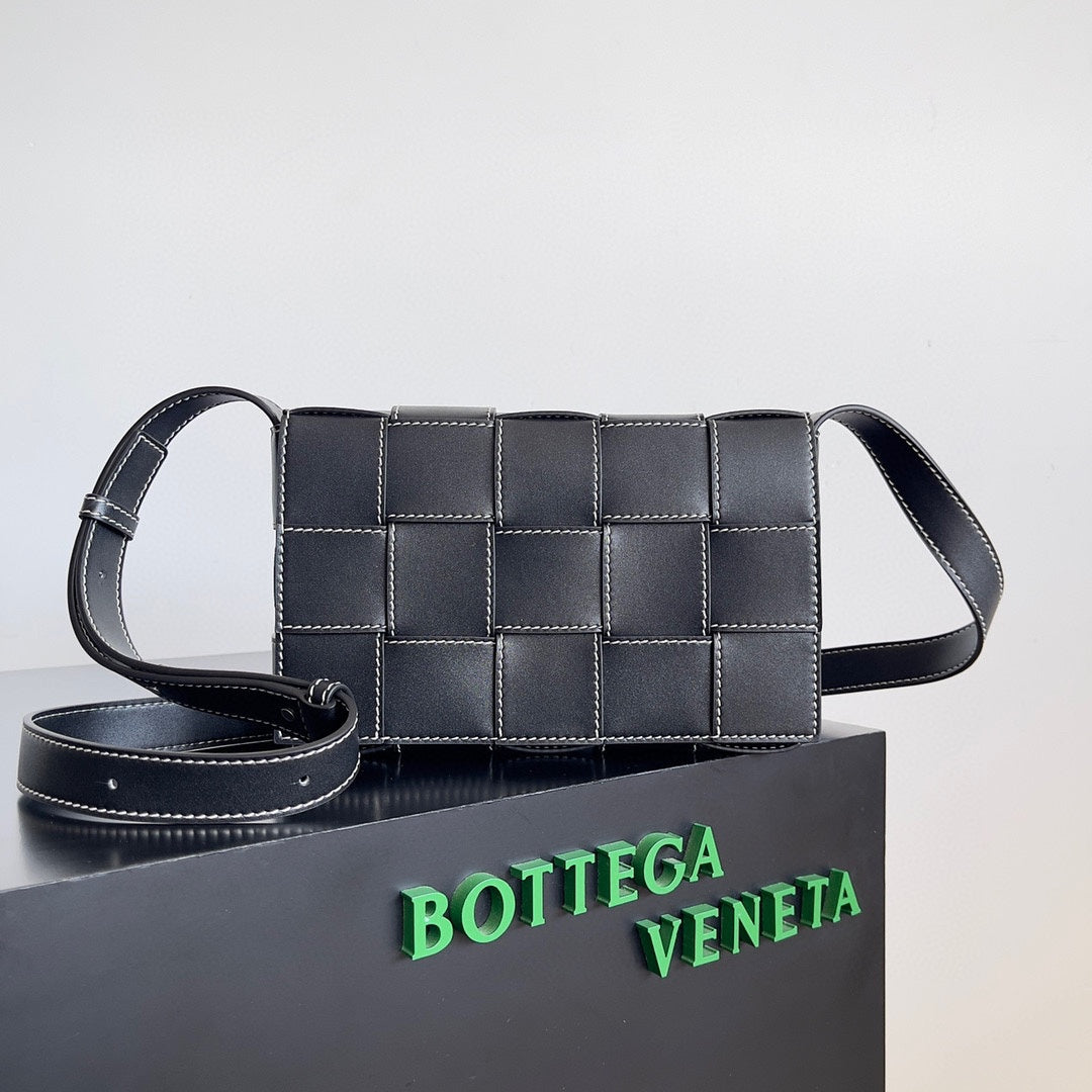 Bottega Veneta Black Designer Handbag Edition 944