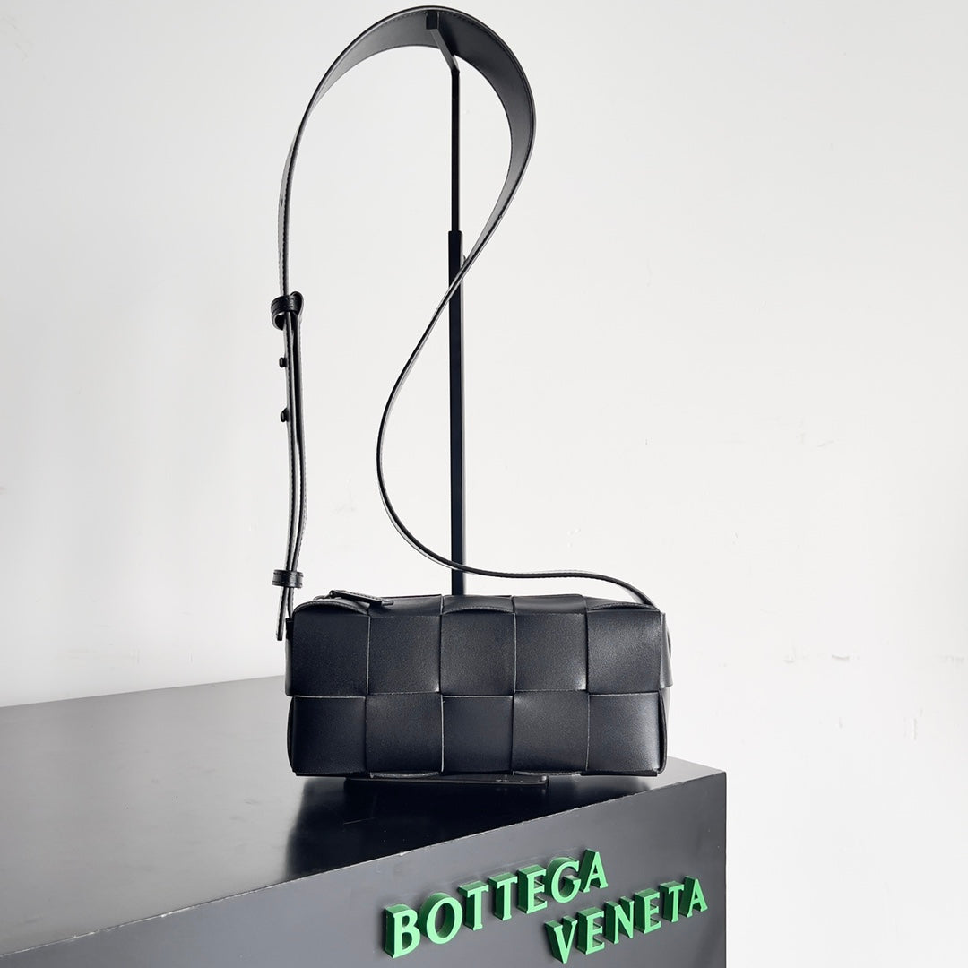 Bottega Veneta Black Designer Handbag Edition 943