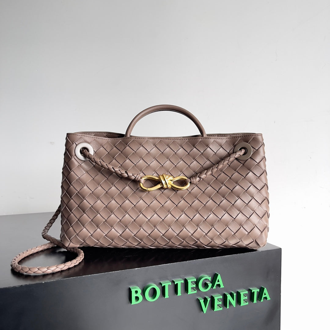 Bottega Veneta Black Designer Handbag Edition 162