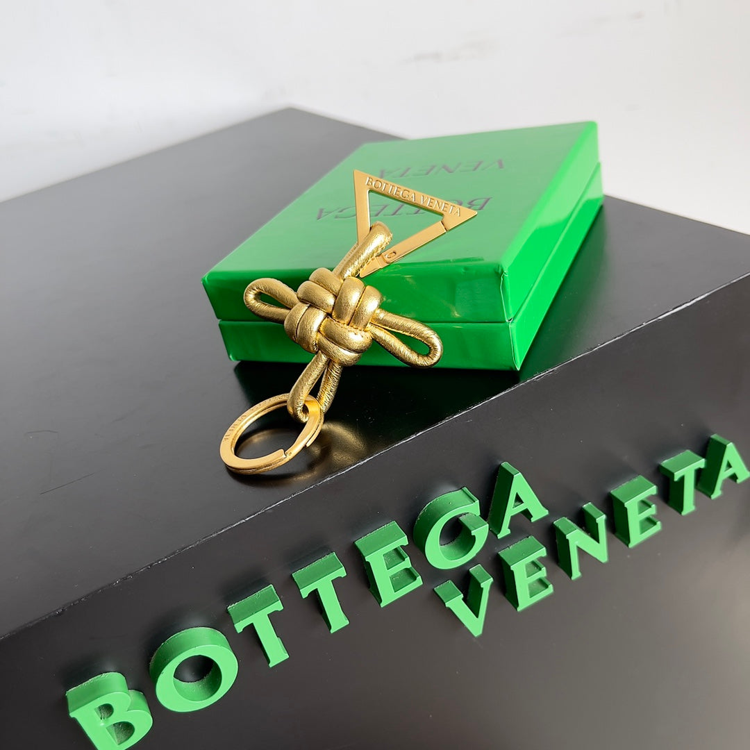Bottega Veneta Black & Green Designer Handbag Edition 24