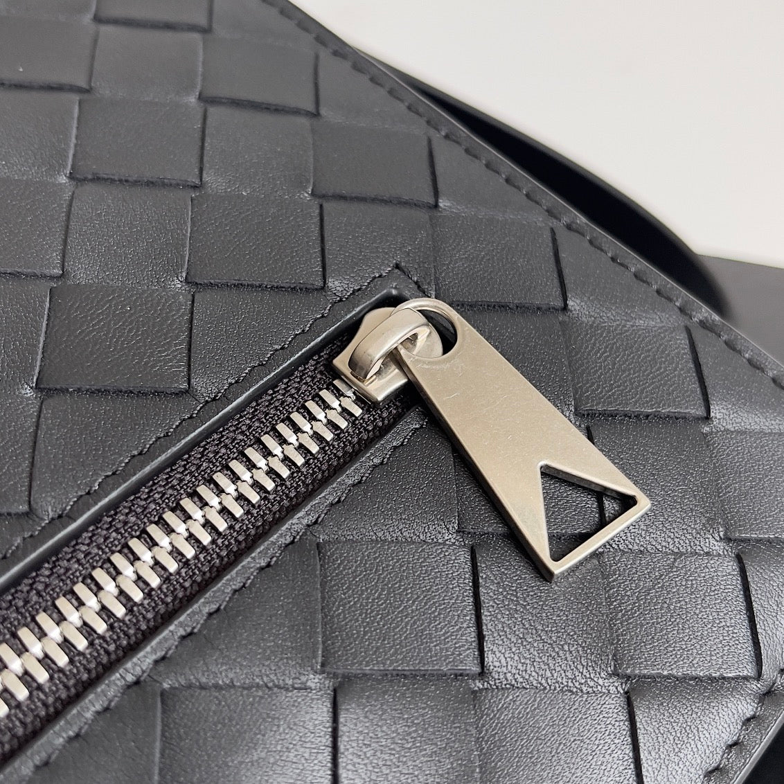 Bottega Veneta 732638 Black Clutch Bag Edition 2 - detail image 4