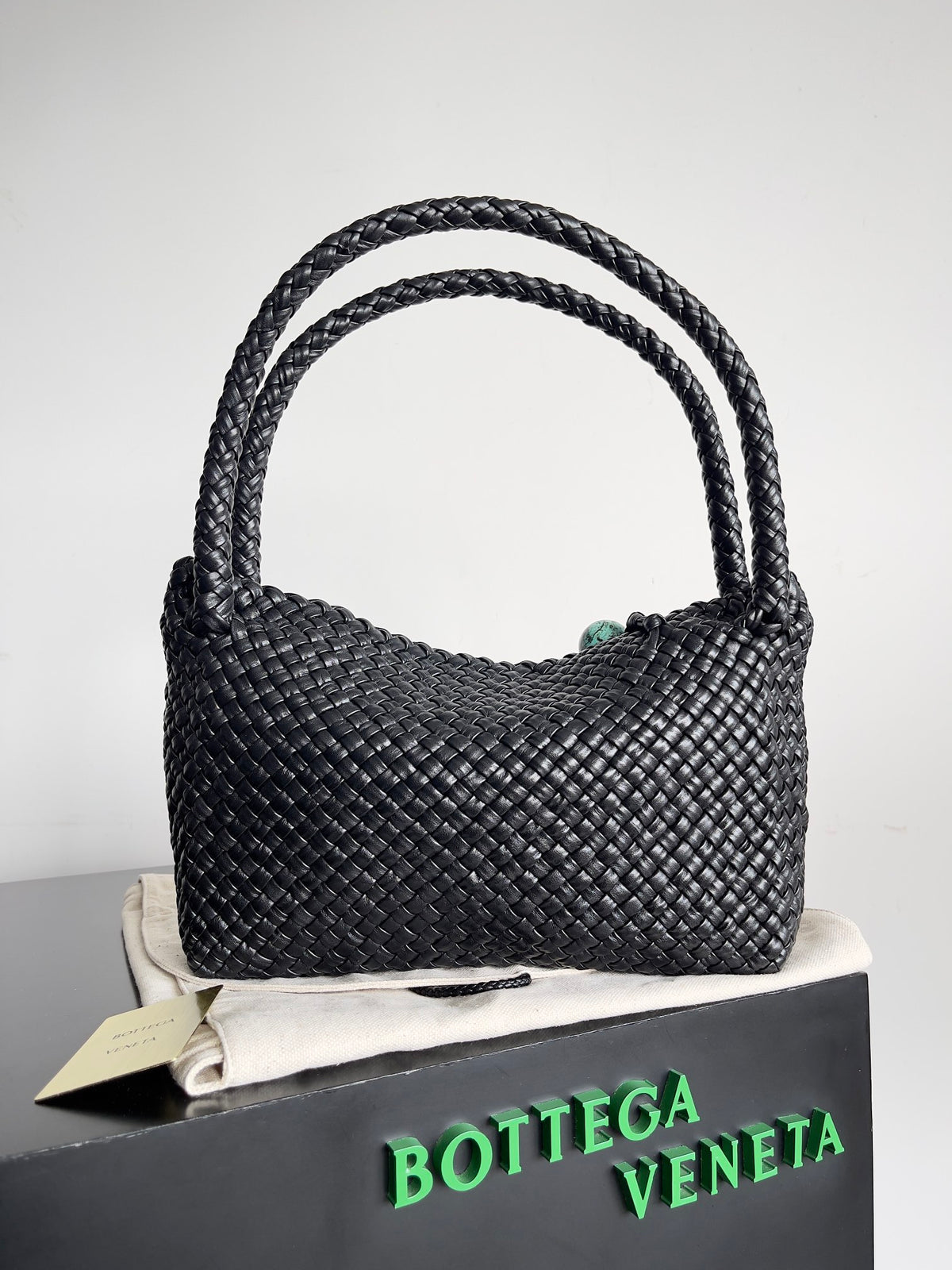Bottega Veneta 716974 Black Designer Handbag - detail image 2