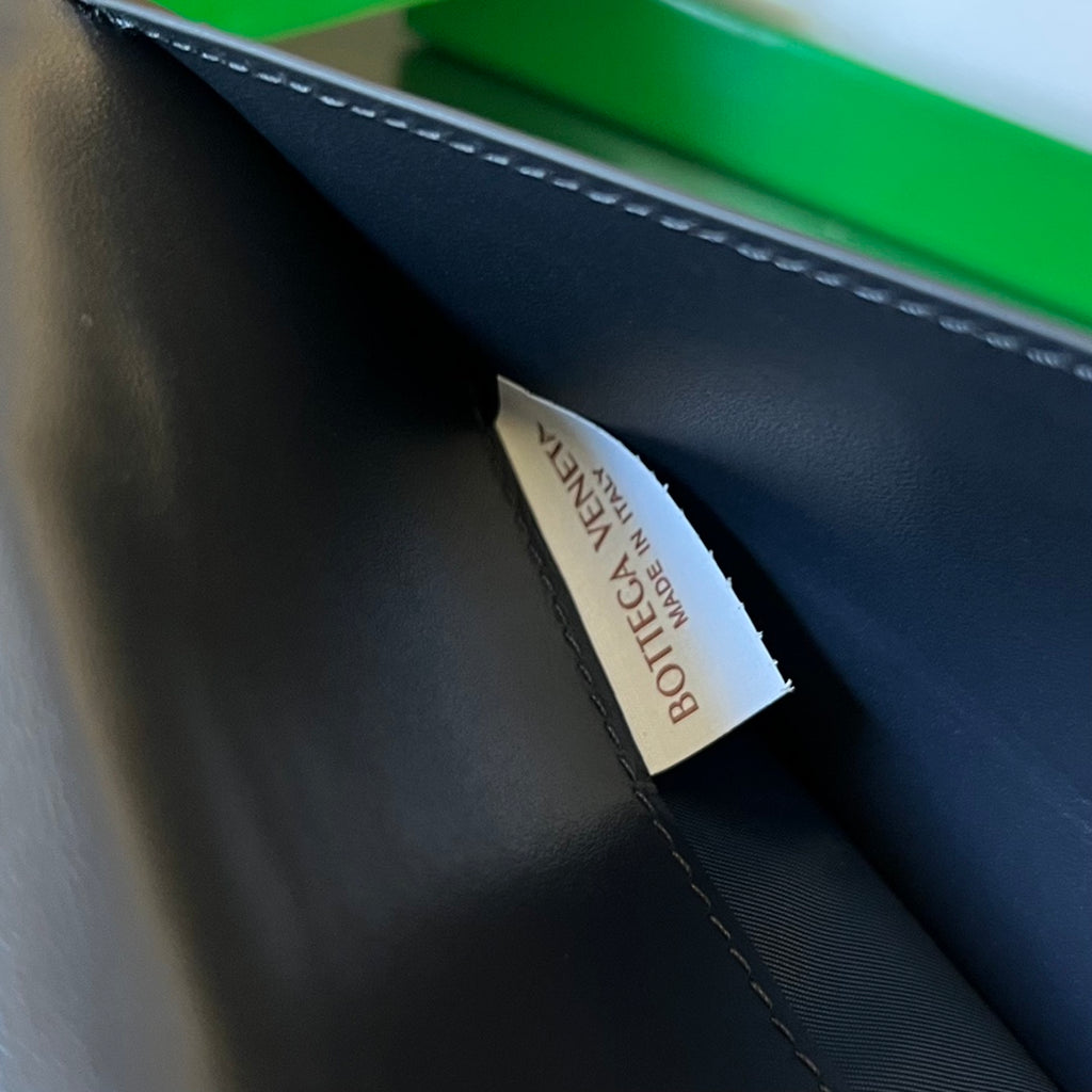Bottega Veneta 18X10X2 Black & Green Designer Handbag Edition 2 - detail image 9
