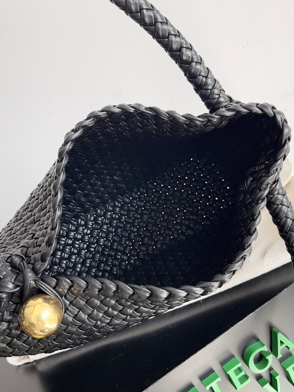 Bottega Veneta 716974 Black Designer Handbag Edition 3 - detail image 9