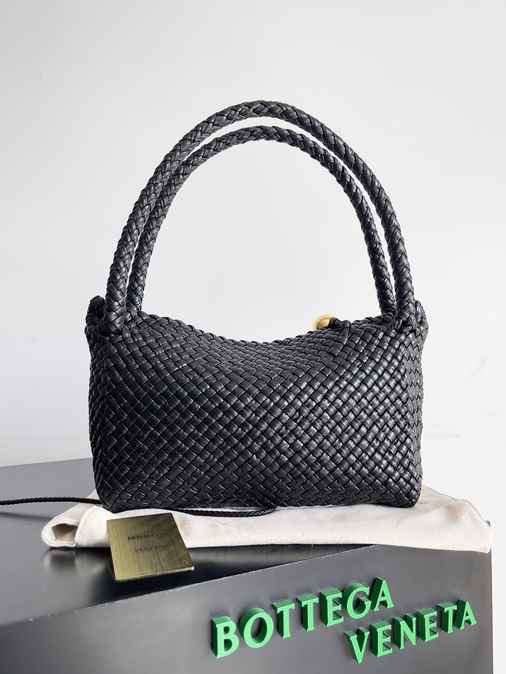 Bottega Veneta 716974 Black Designer Handbag Edition 3 - detail image 2