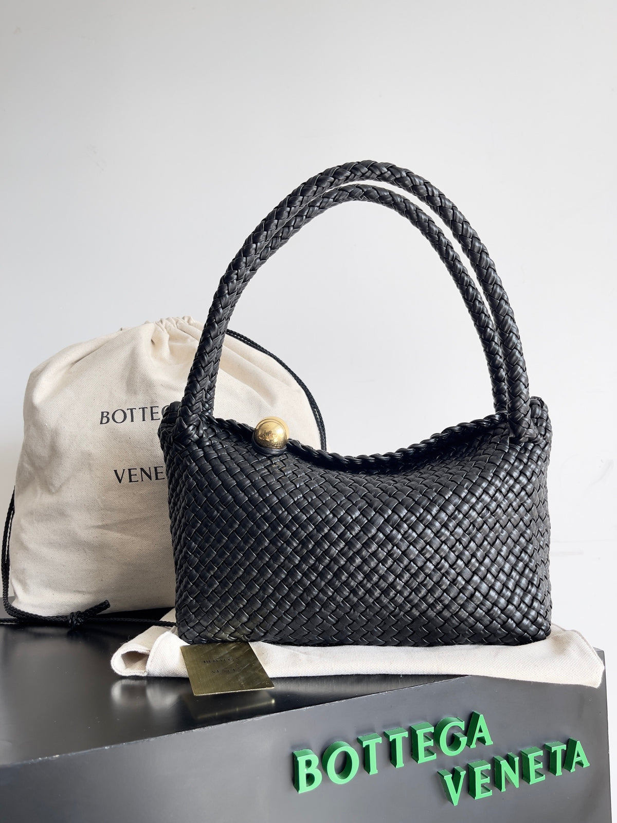 Bottega Veneta Black Designer Handbag Edition 267