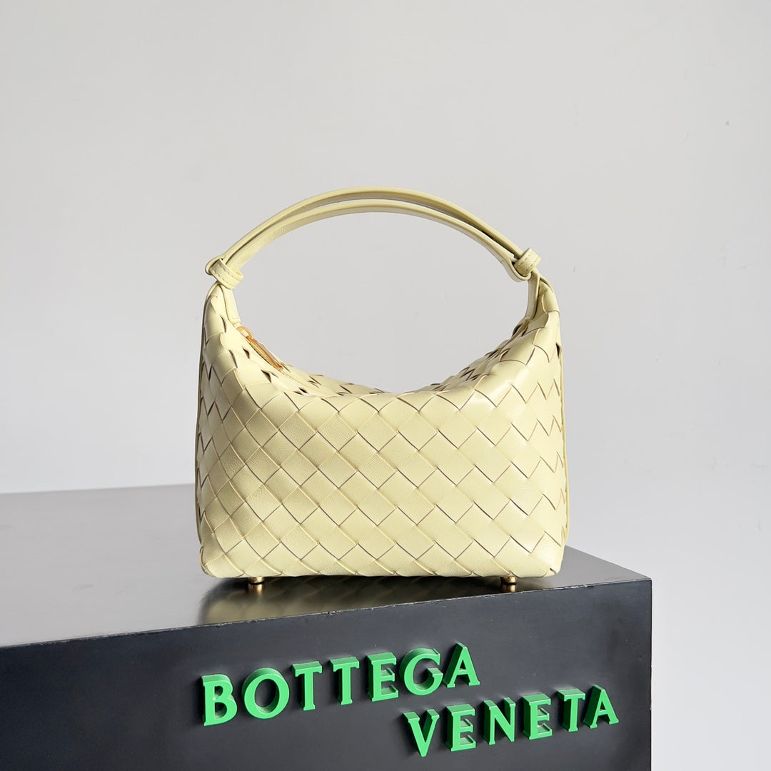 Bottega Veneta Silver Designer Handbag Edition 21
