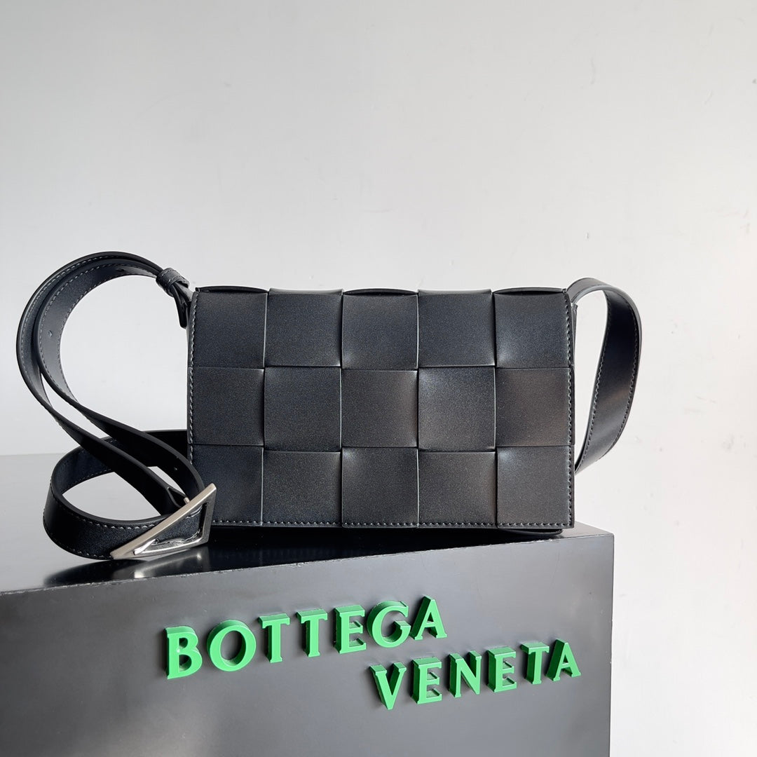 Bottega Veneta Black Designer Handbag Edition 332