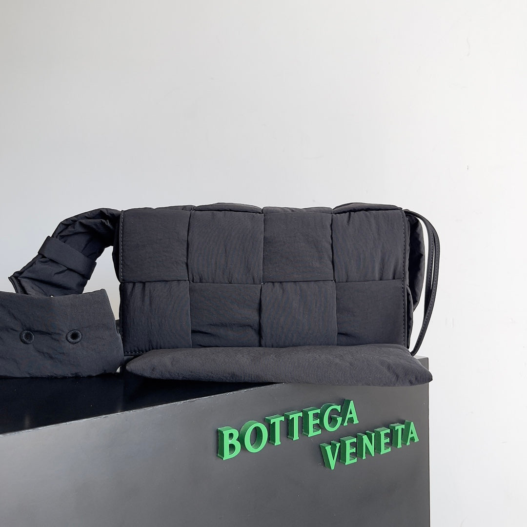 Bottega Veneta Black Designer Handbag Edition 106