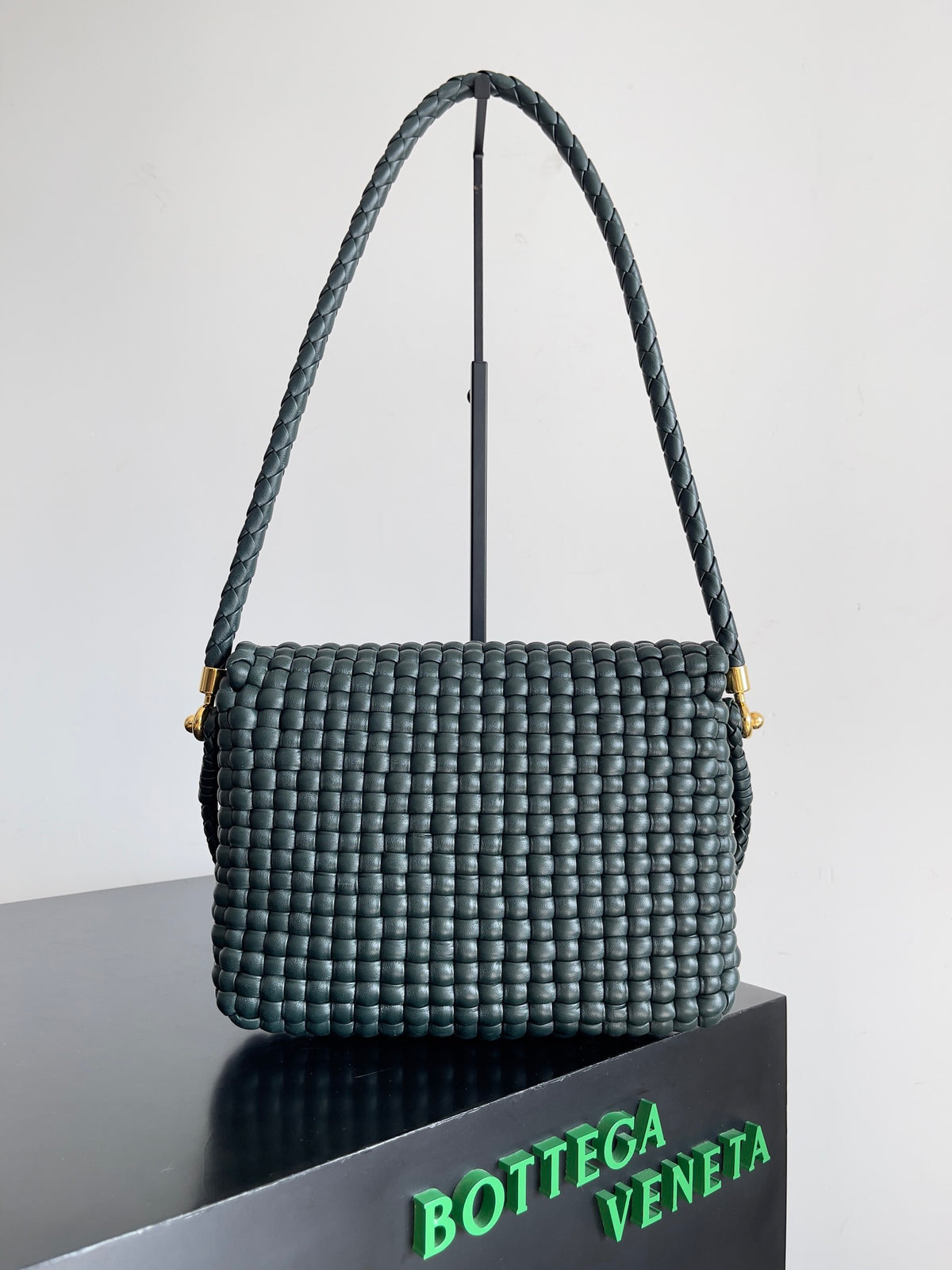 Bottega Veneta 764073 Black Designer Handbag Edition 2 - detail image 2