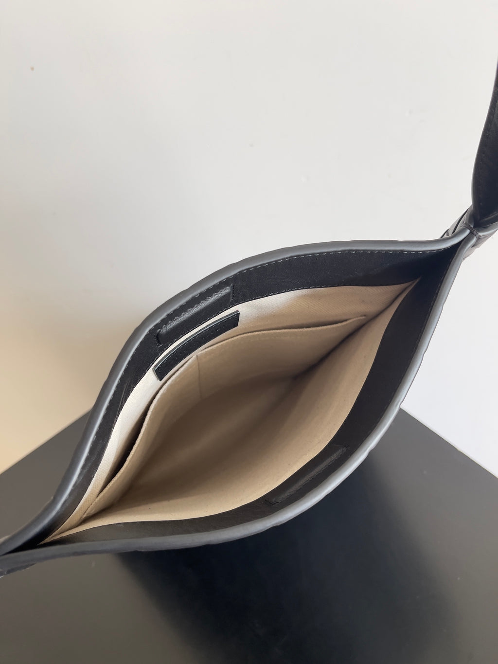Bottega Veneta 776204 Black Designer Handbag Edition 2 - detail image 9