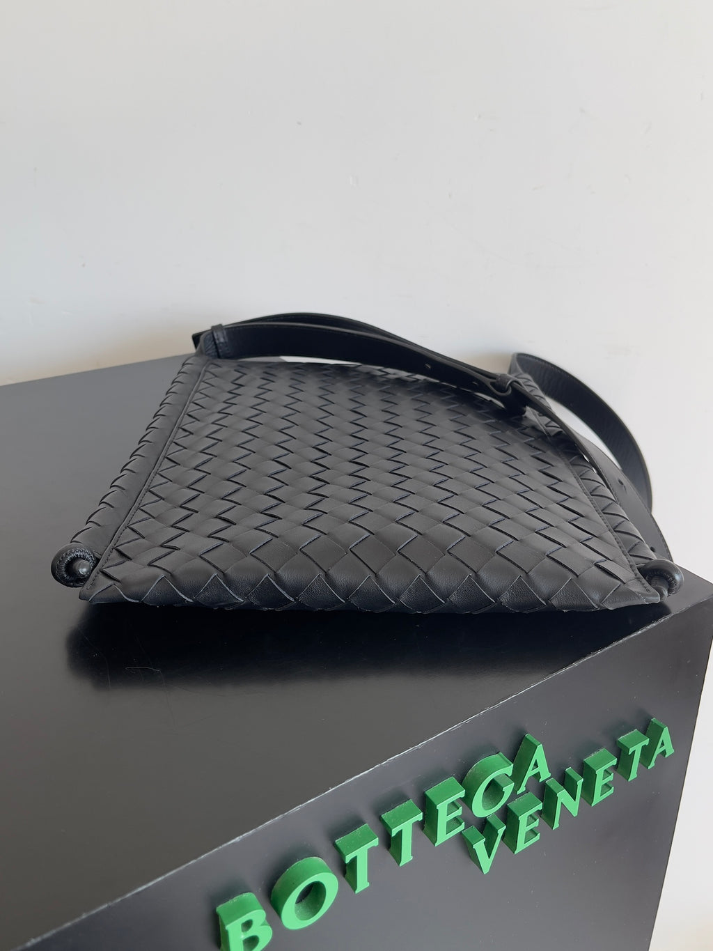 Bottega Veneta 776204 Black Designer Handbag Edition 2 - detail image 3