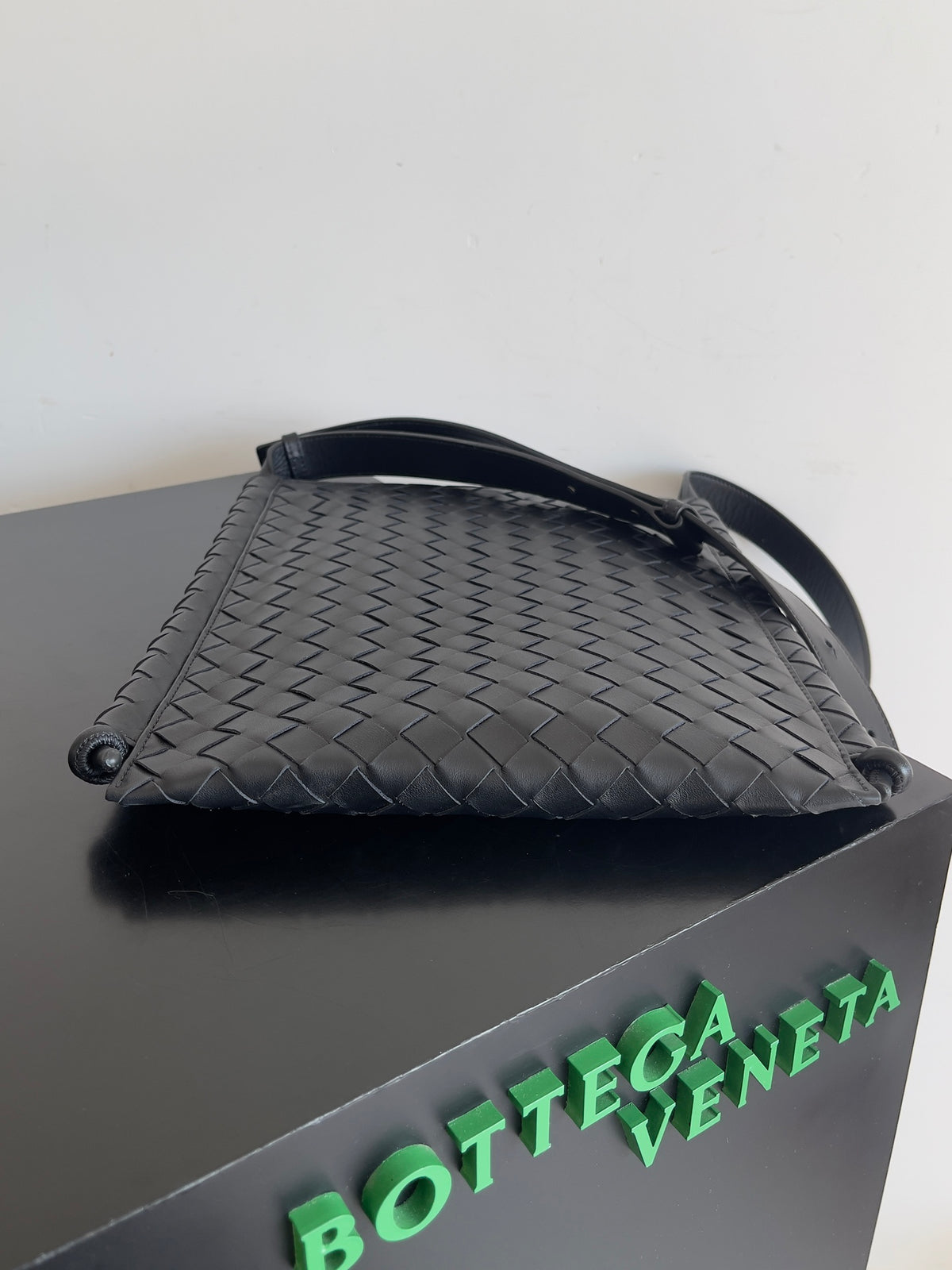 Bottega Veneta 776204 Black Designer Handbag Edition 2 - detail image 3