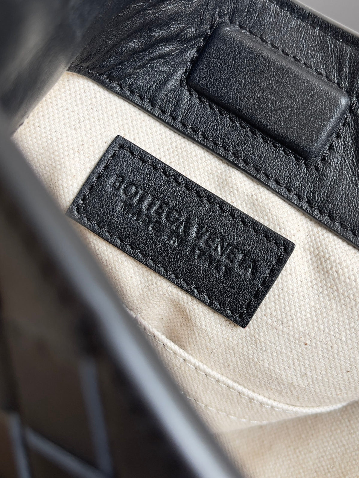 Bottega Veneta 776204 Black Designer Handbag Edition 2 - detail image 8