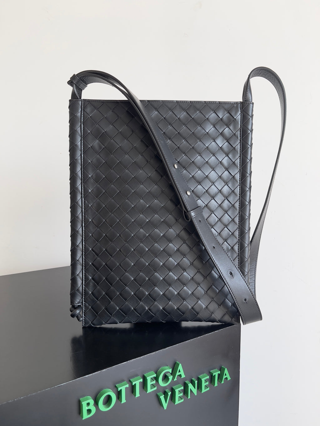 Bottega Veneta 776204 Black Designer Handbag Edition 2