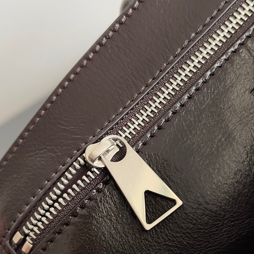 Bottega Veneta 776519 Black Designer Handbag - detail image 8