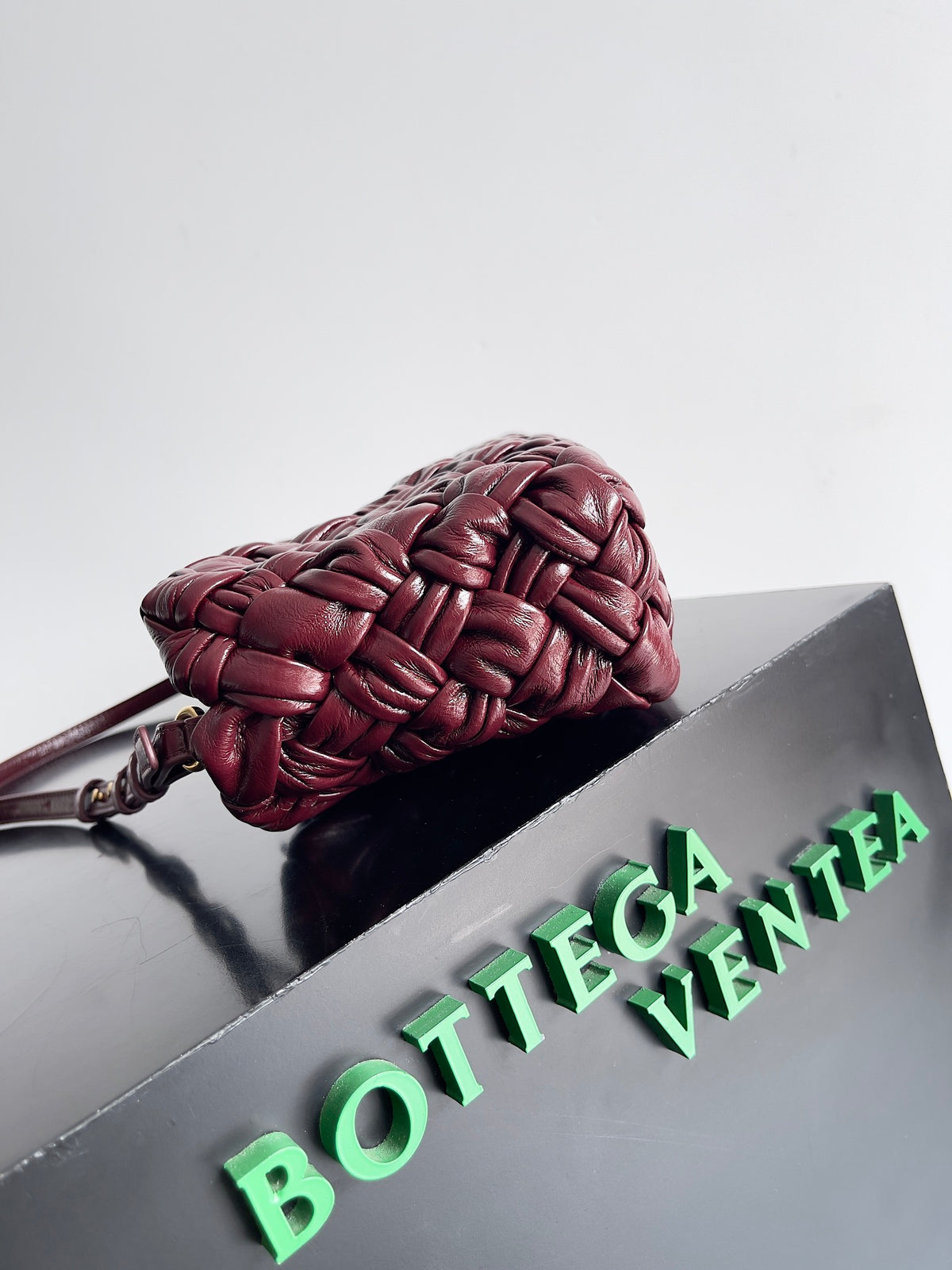 Bottega Veneta 785780 Black & Purple Designer Handbag - detail image 2