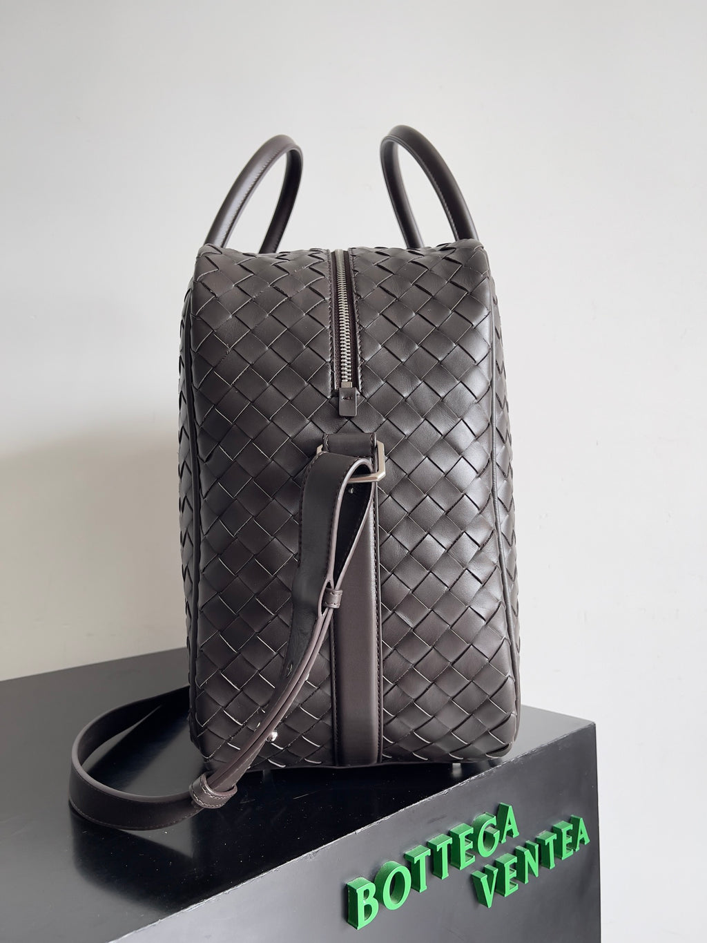 Bottega Veneta 766372 Black Designer Handbag - detail image 2