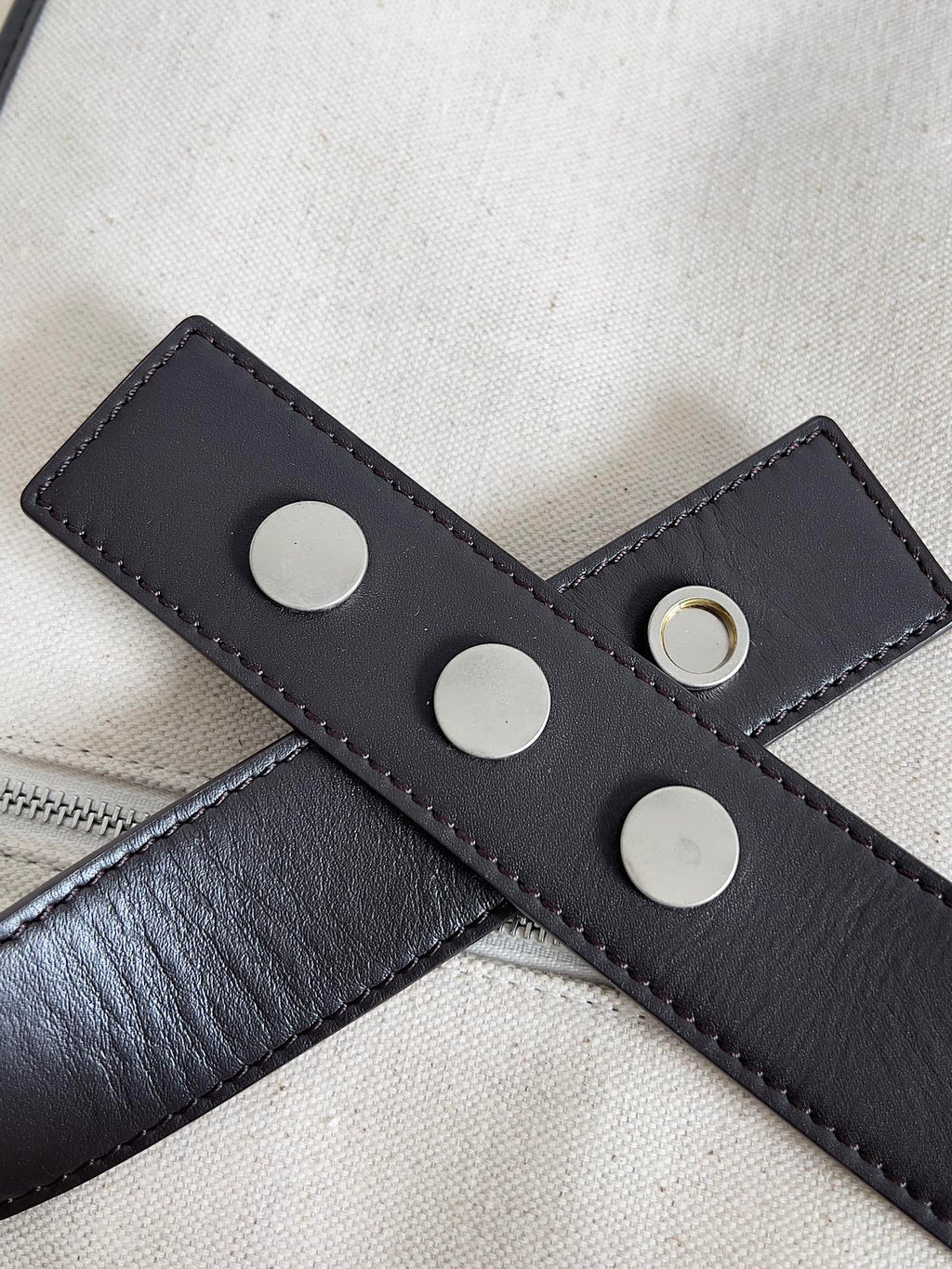 Bottega Veneta Black Designer Handbag Edition 945 - detail image 3