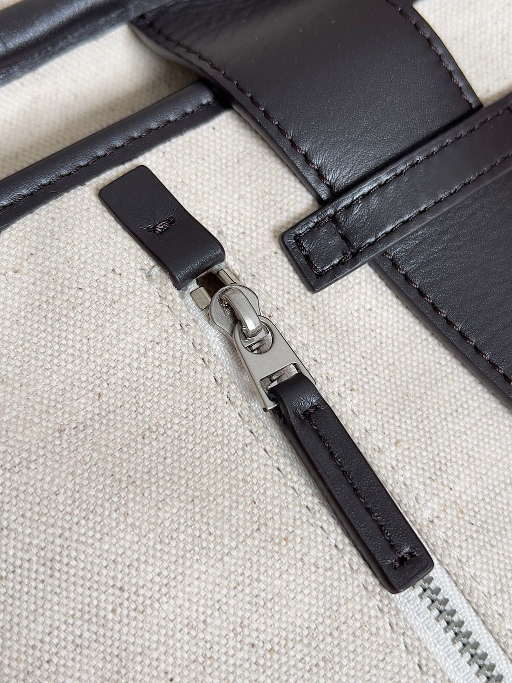 Bottega Veneta Black Designer Handbag Edition 945 - detail image 7