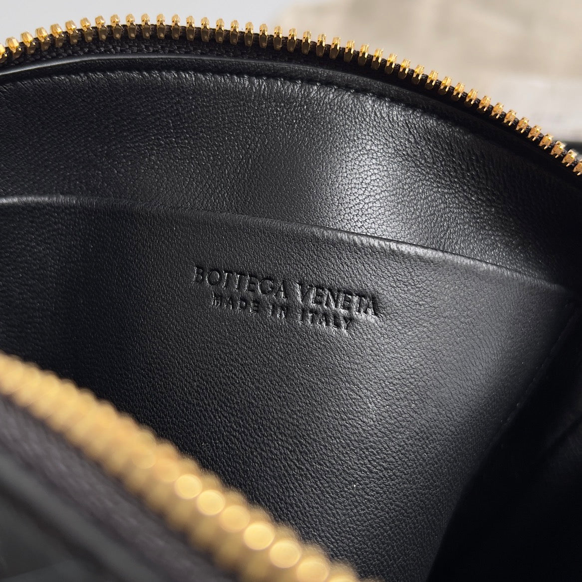 Bottega Veneta Black Designer Handbag Edition 1018 - detail image 7