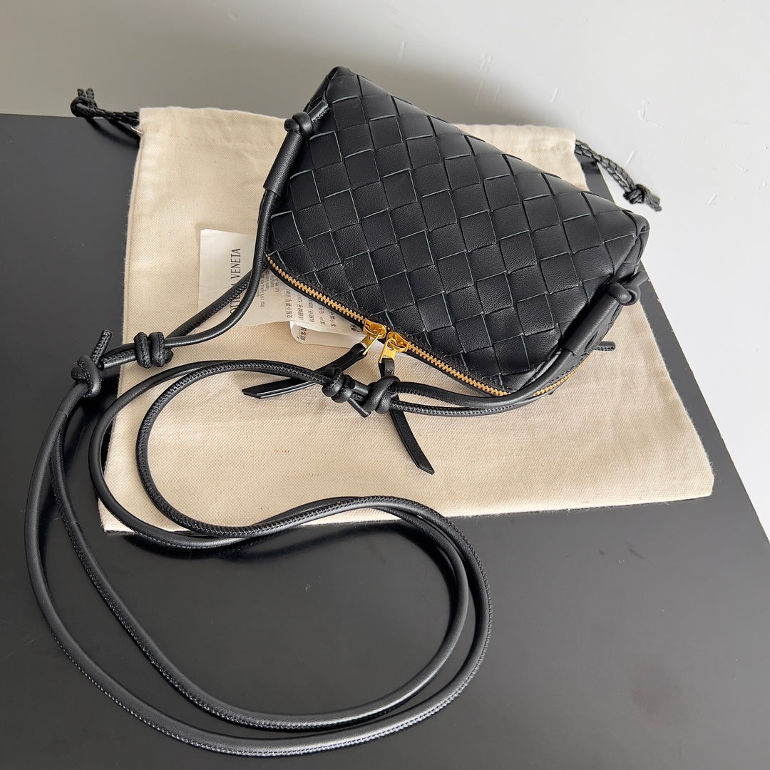 Bottega Veneta Black Designer Handbag Edition 1018 - detail image 6