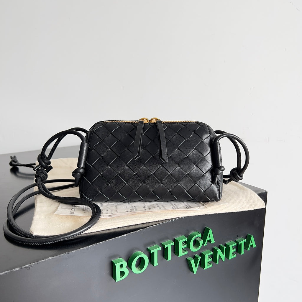 Bottega Veneta Black Designer Handbag Edition 1018
