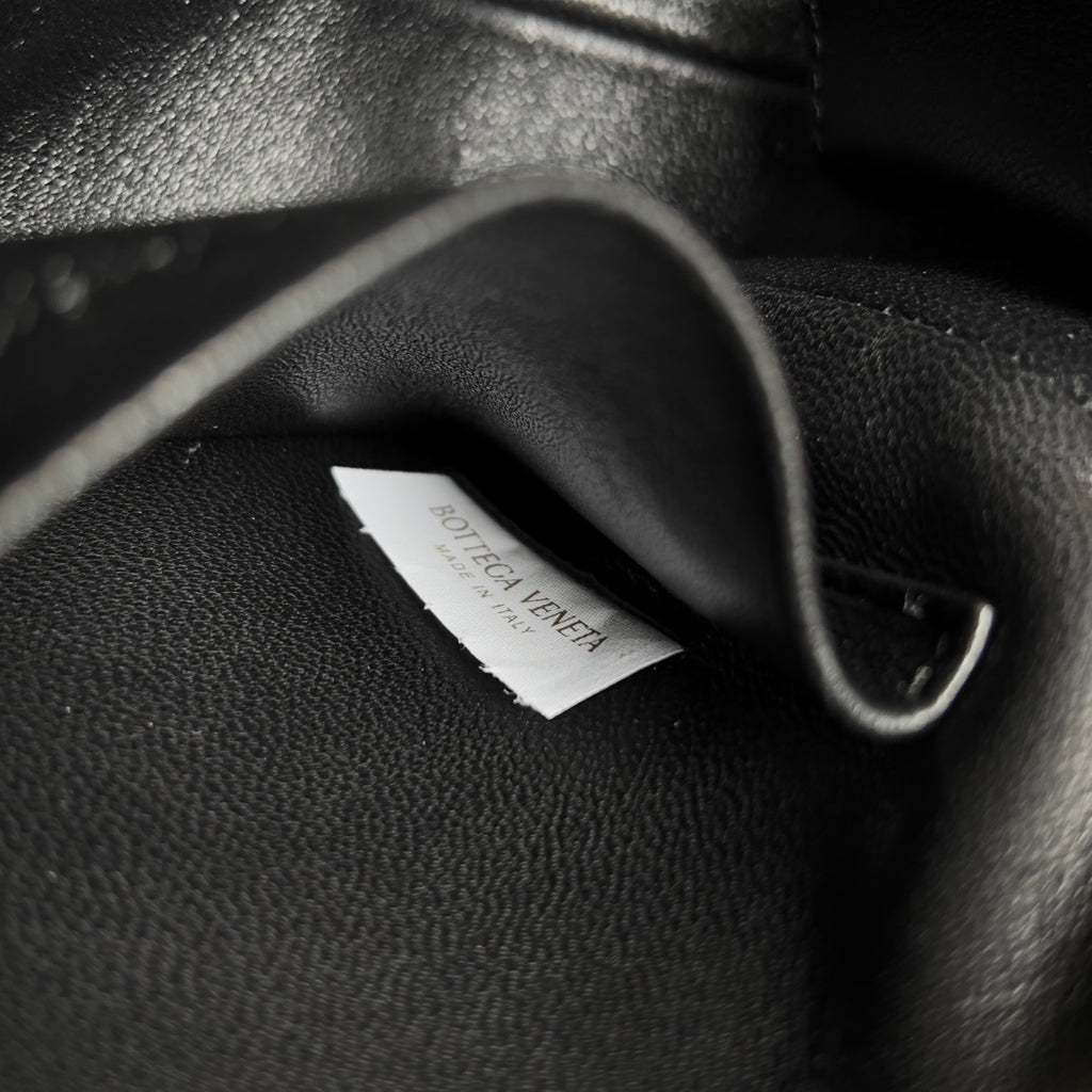 Bottega Veneta Black Designer Handbag Edition 1018 - detail image 8