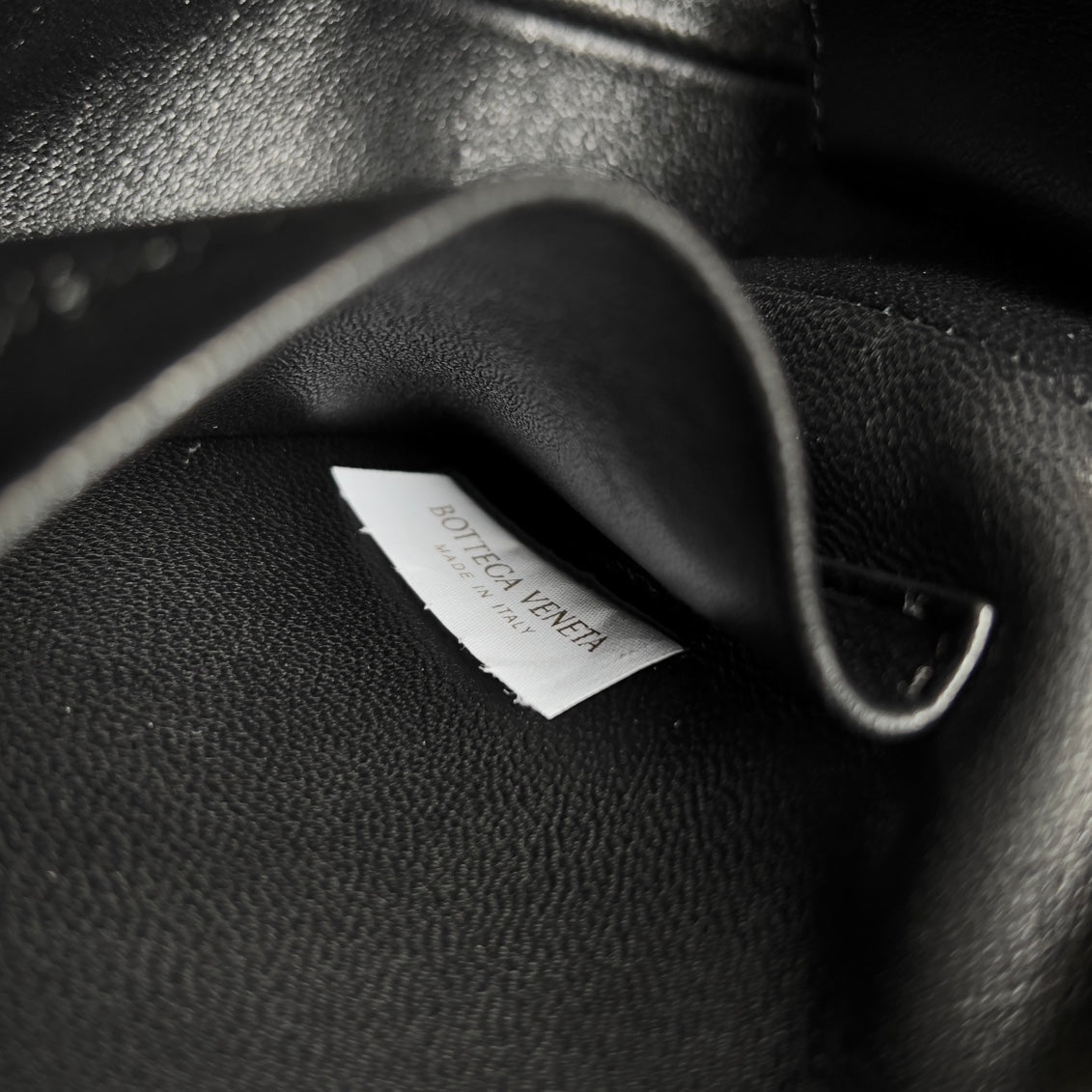 Bottega Veneta Black Designer Handbag Edition 1018 - detail image 8