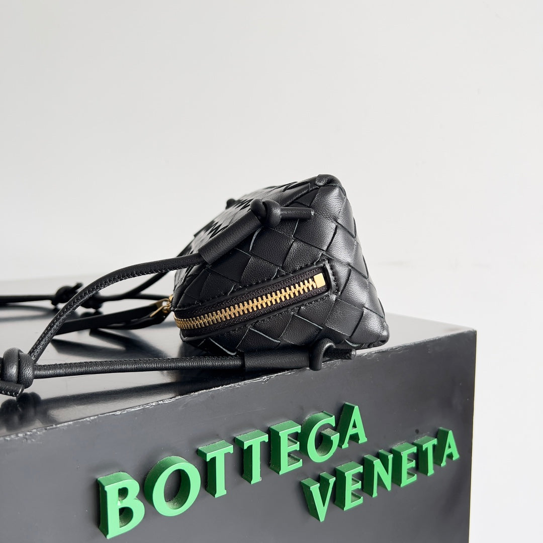 Bottega Veneta 794258 Black Pouch Bag Edition 7 - detail image 2
